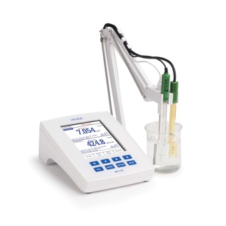 Medidor de mesa profesional pH/CE de doble canal, 115V. HANNA